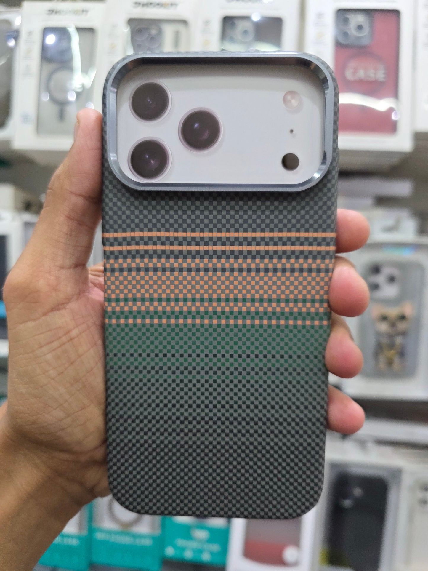 Luxo Carbon Fiber Magsafe Case - iPhone 17 Pro
