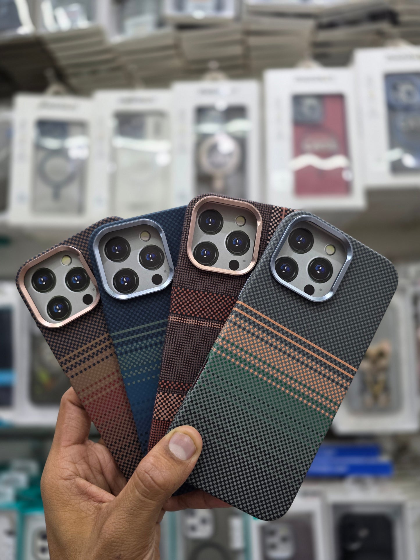 Luxo Carbon Fiber Magsafe Case - iPhone 16 Pro Max