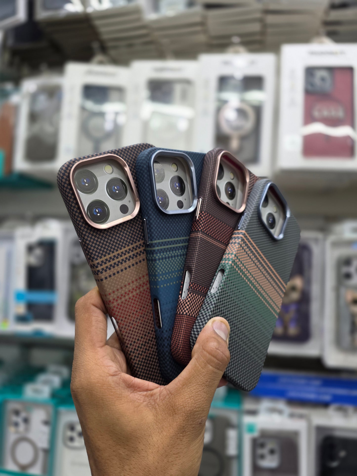 Luxo Carbon Fiber Magsafe Case - iPhone 16 Pro Max