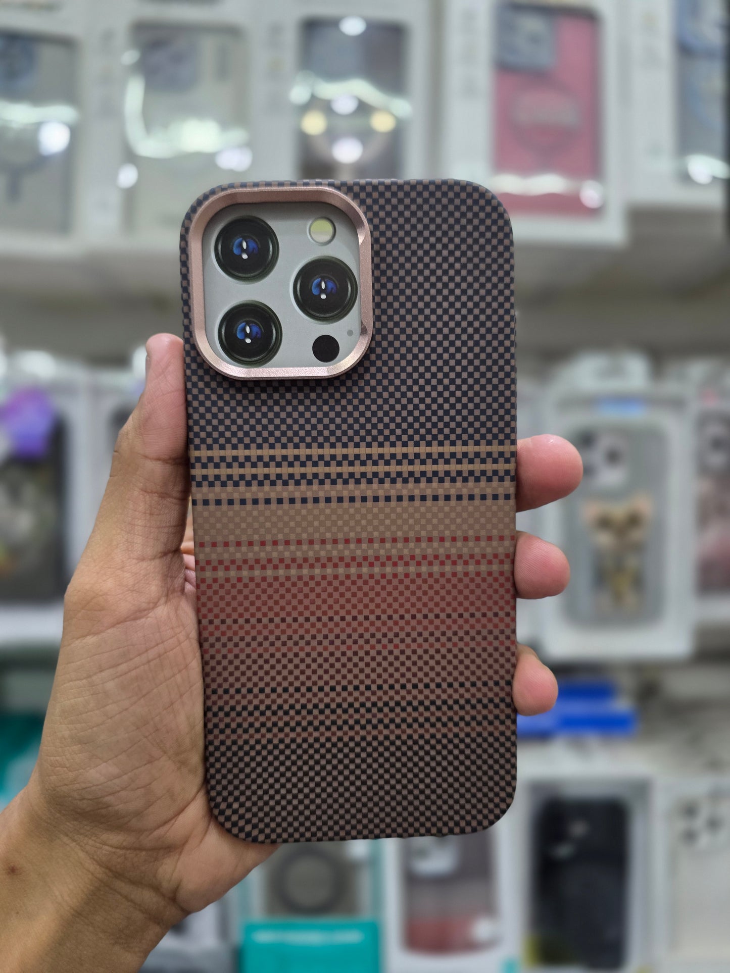 Luxo Carbon Fiber Magsafe Case - iPhone 16 Pro