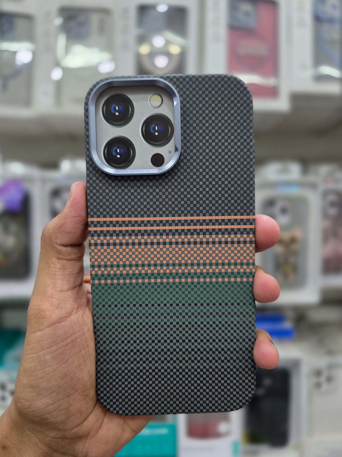 Luxo Carbon Fiber Magsafe Case - iPhone 16 Pro Max