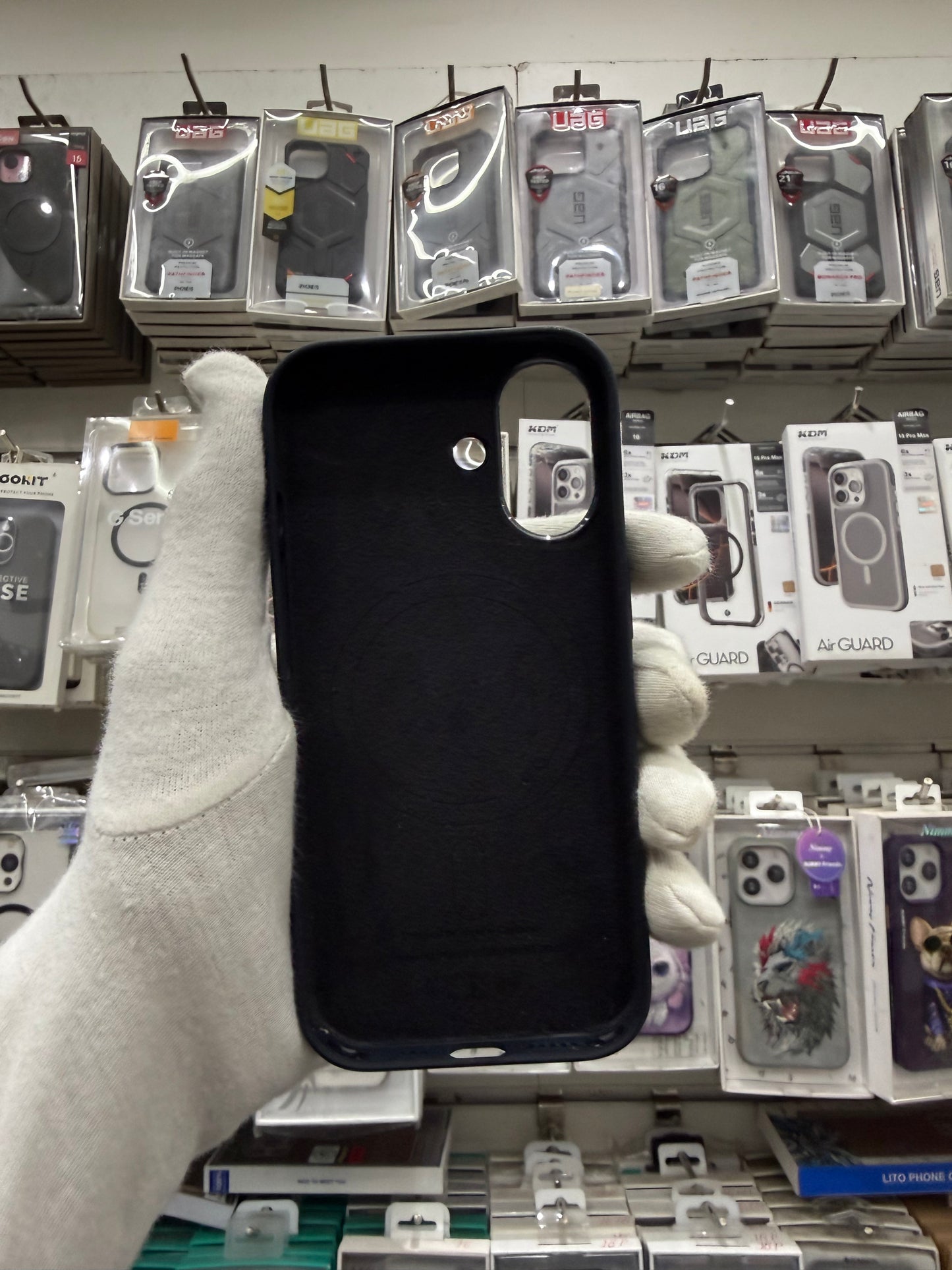 Silicone Case With Magsafe - iPhone 17