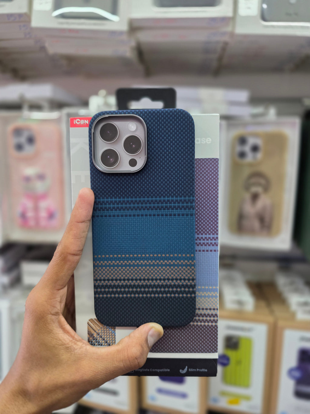 icon MagSafe Kevlar Carbon Fiber Texture - iPhone 15 Pro Back Cover