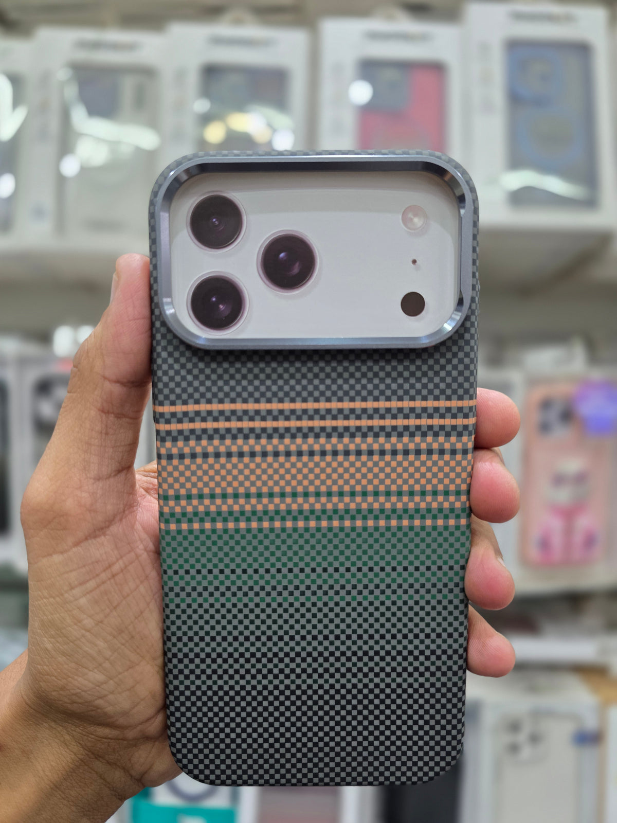 Luxo Carbon Fiber Magsafe Case - iPhone 17 Pro Back Cover