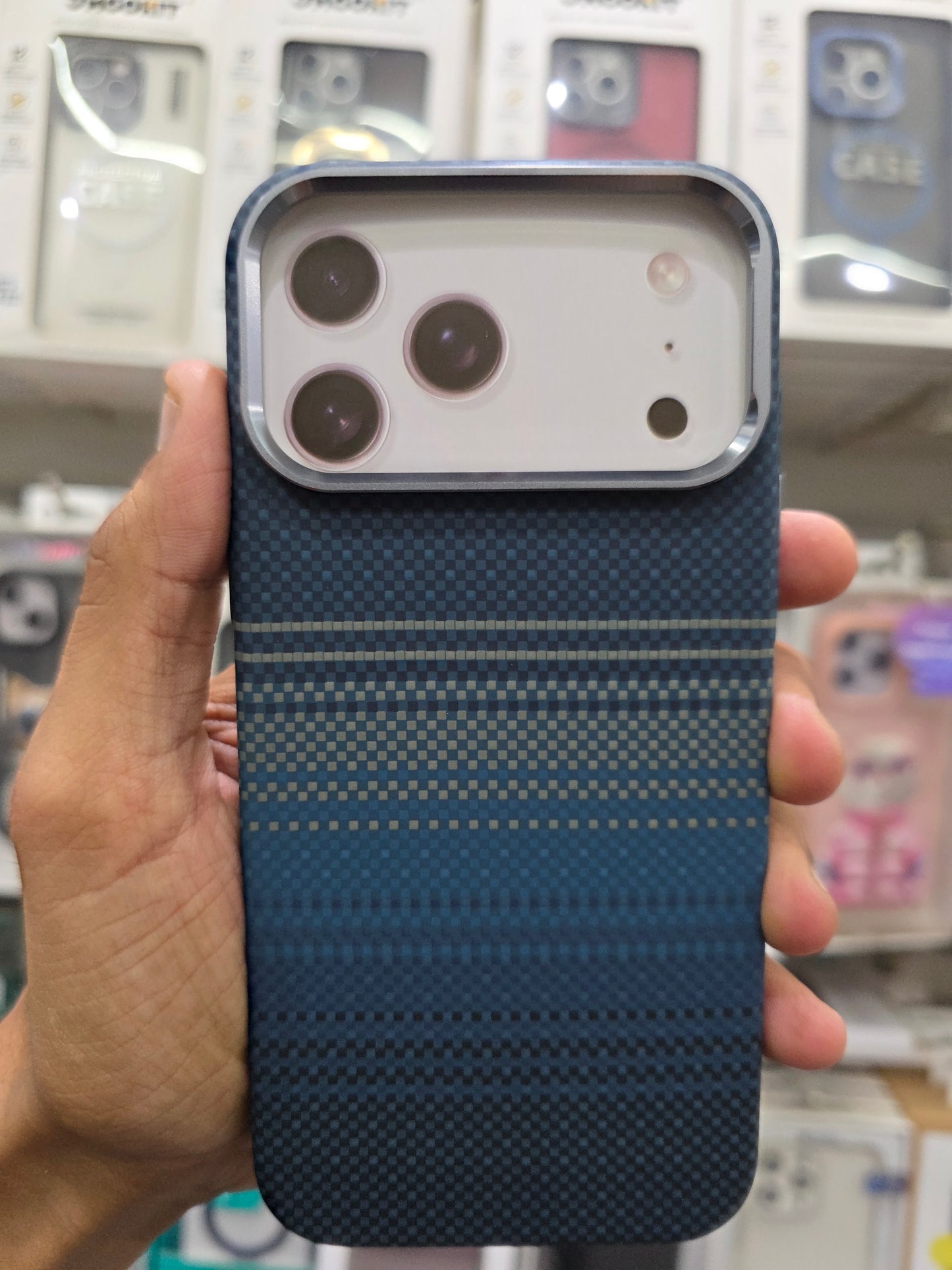 Luxo Carbon Fiber Magsafe Case - iPhone 17 Pro Max