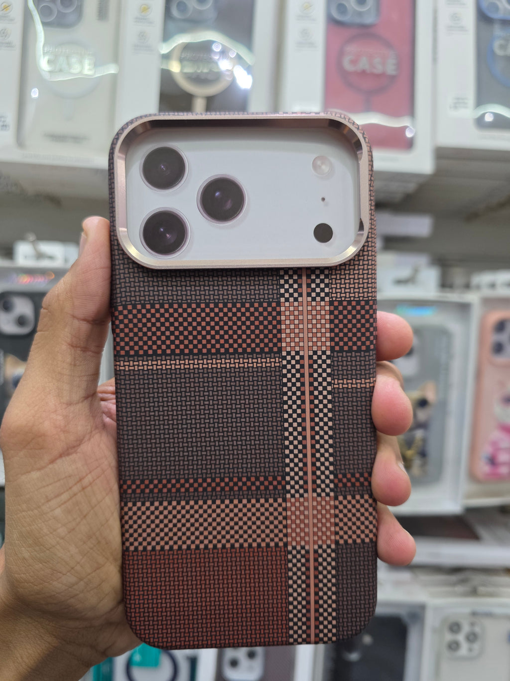 Luxo Carbon Fiber Magsafe Case - iPhone 17 Pro Max Back Cover