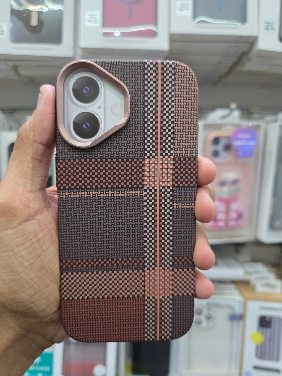 Luxo Carbon Fiber Magsafe Case - iPhone 17 Back Cover