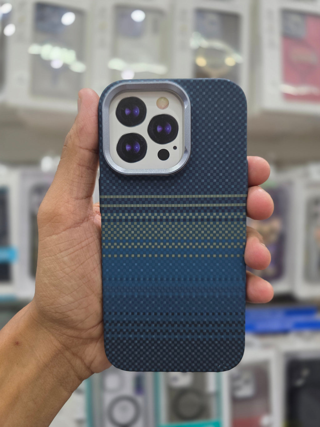 Luxo Carbon Fiber Magsafe Case - iPhone 15 Pro Max Back Cover