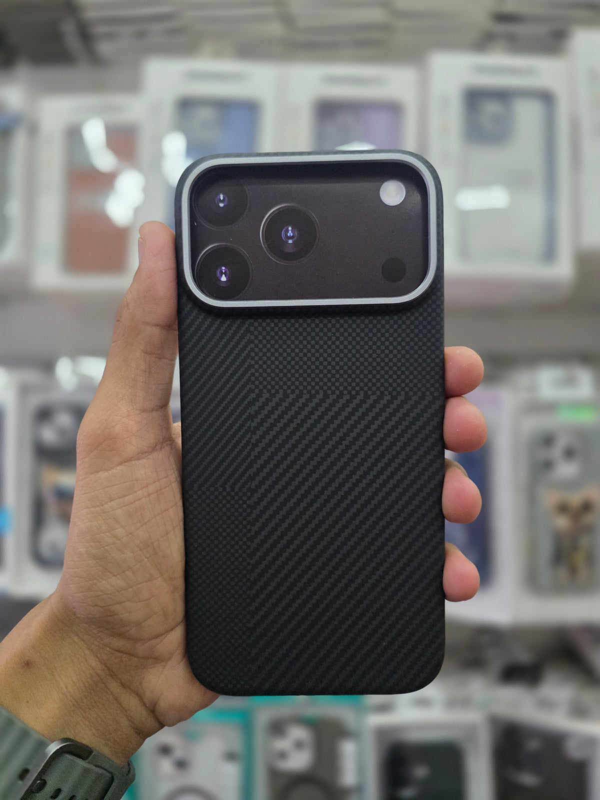 DFANS Carbon Fiber Texture Magnet Case - iPhone 17 Pro Back Cover