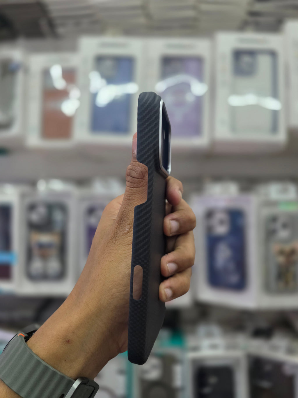 DFANS Carbon Fiber Texture Magnet Case - iPhone 17 Pro Back Cover