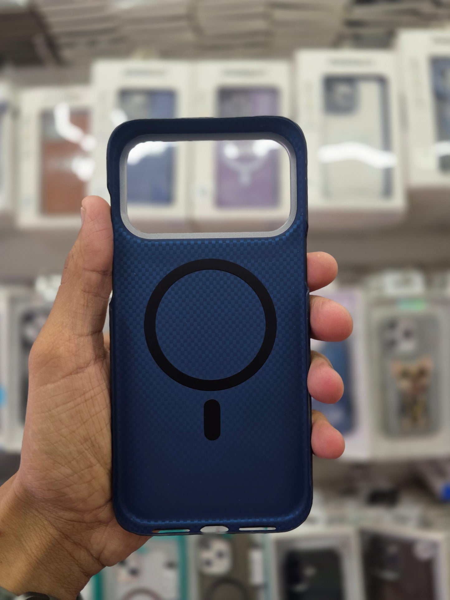 DFANS Carbon Fiber Texture Magnet Case - iPhone 17 Pro