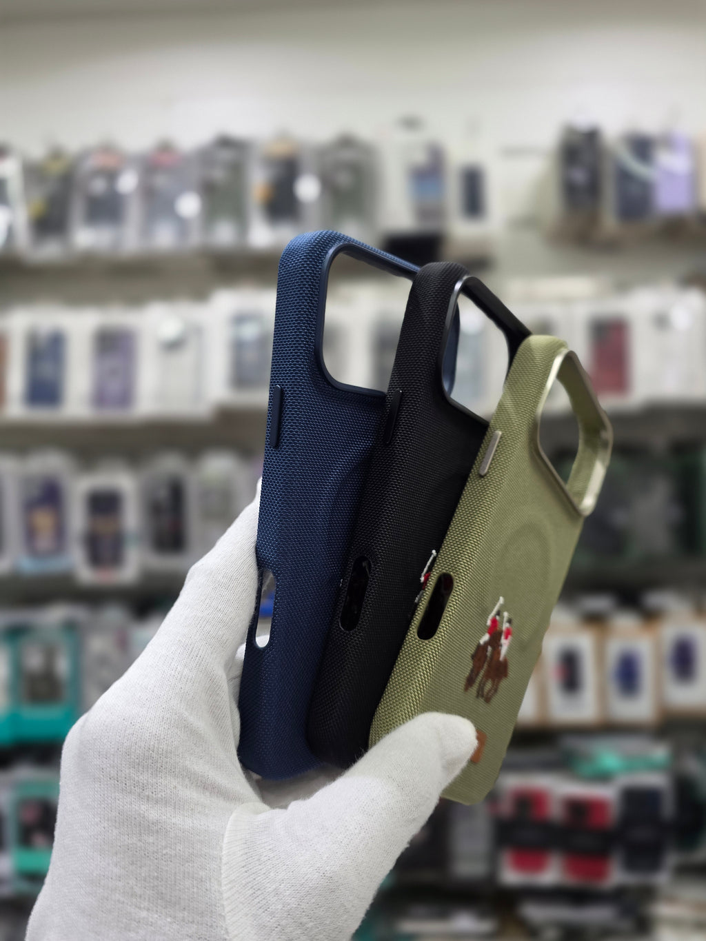 Santa Barbara Yolanda Magsafe Series For iPhone 17 Pro Back Cover