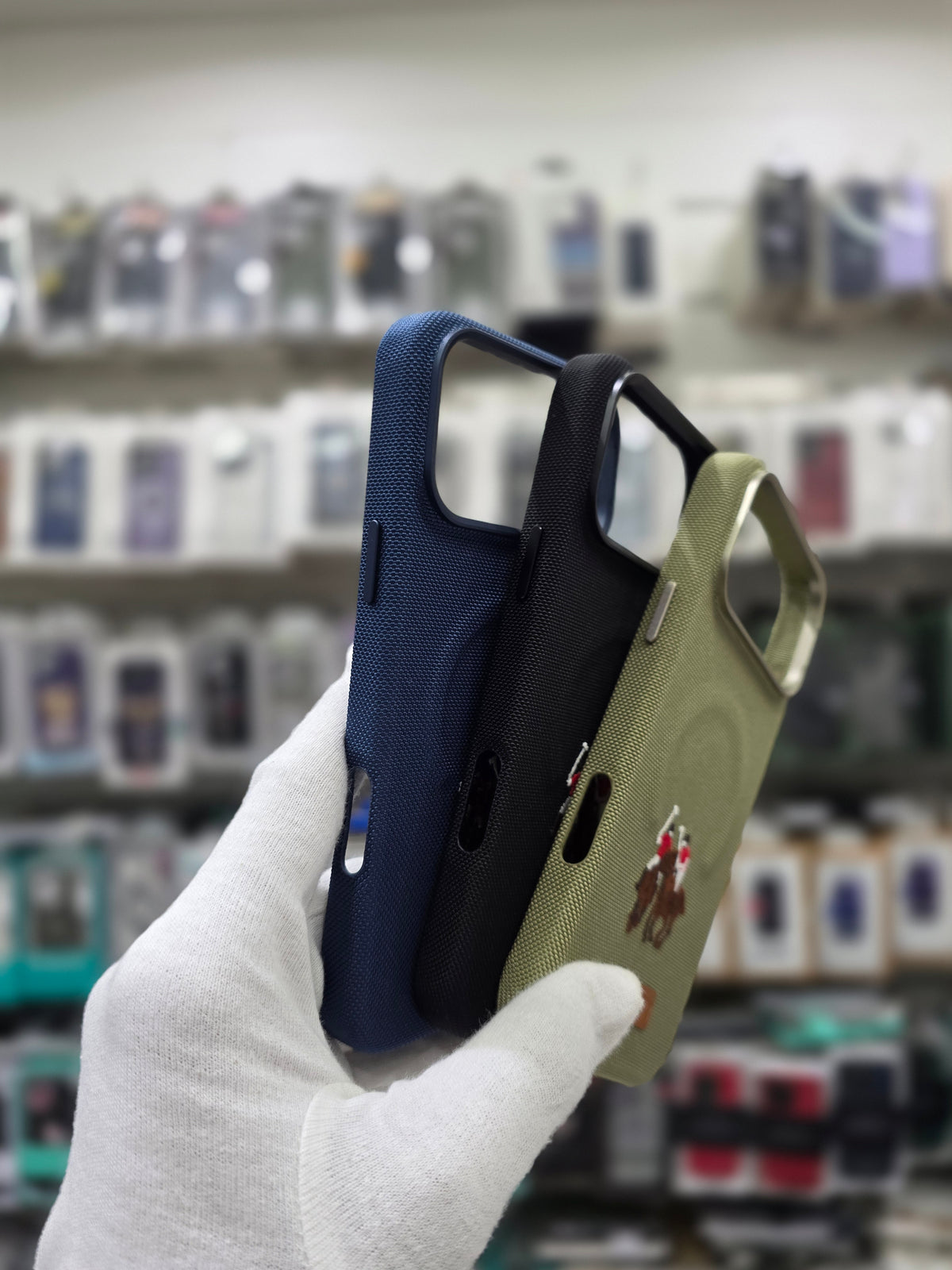 Santa Barbara Yolanda Magsafe Series For iPhone 17 Pro Back Cover