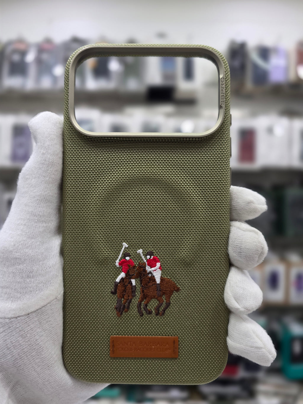 Santa Barbara Yolanda Magsafe Series For iPhone 17 Pro Back Cover