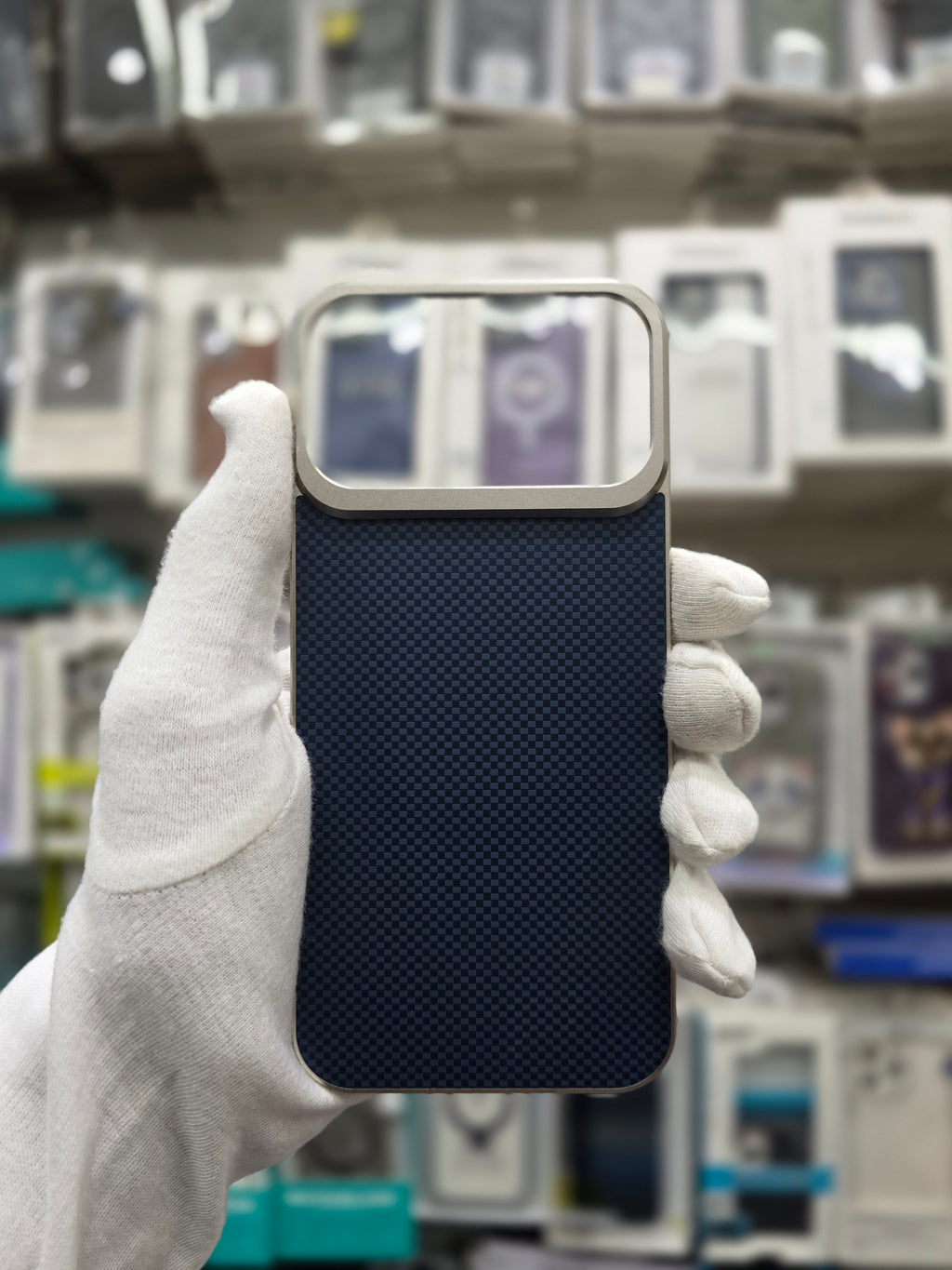 Metal Magnet Carbon Texture Borderless Frame - iPhone 17 Pro Max Back Cover