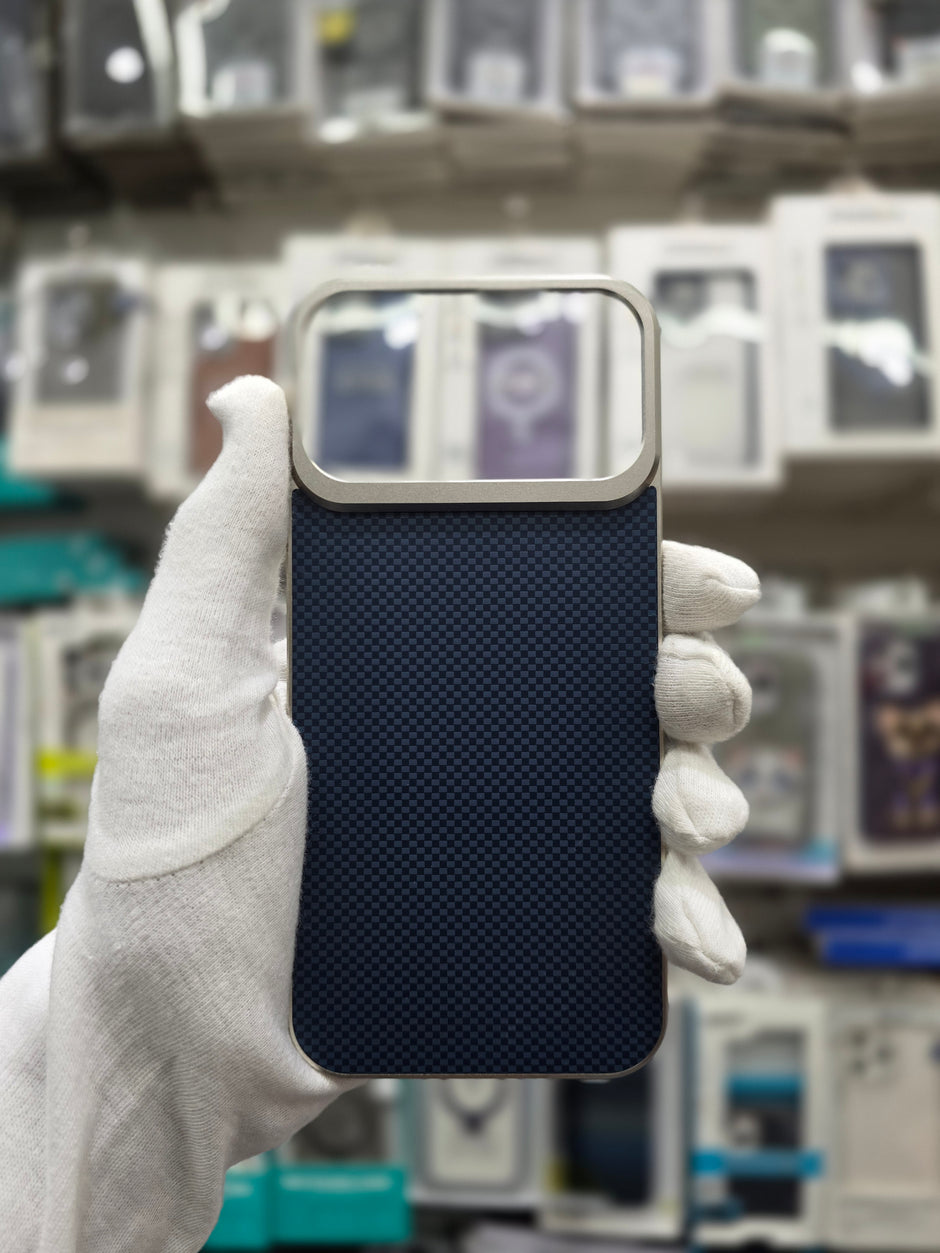 Metal Magnet Carbon Texture Borderless Frame - iPhone 17 Pro Max Back Cover