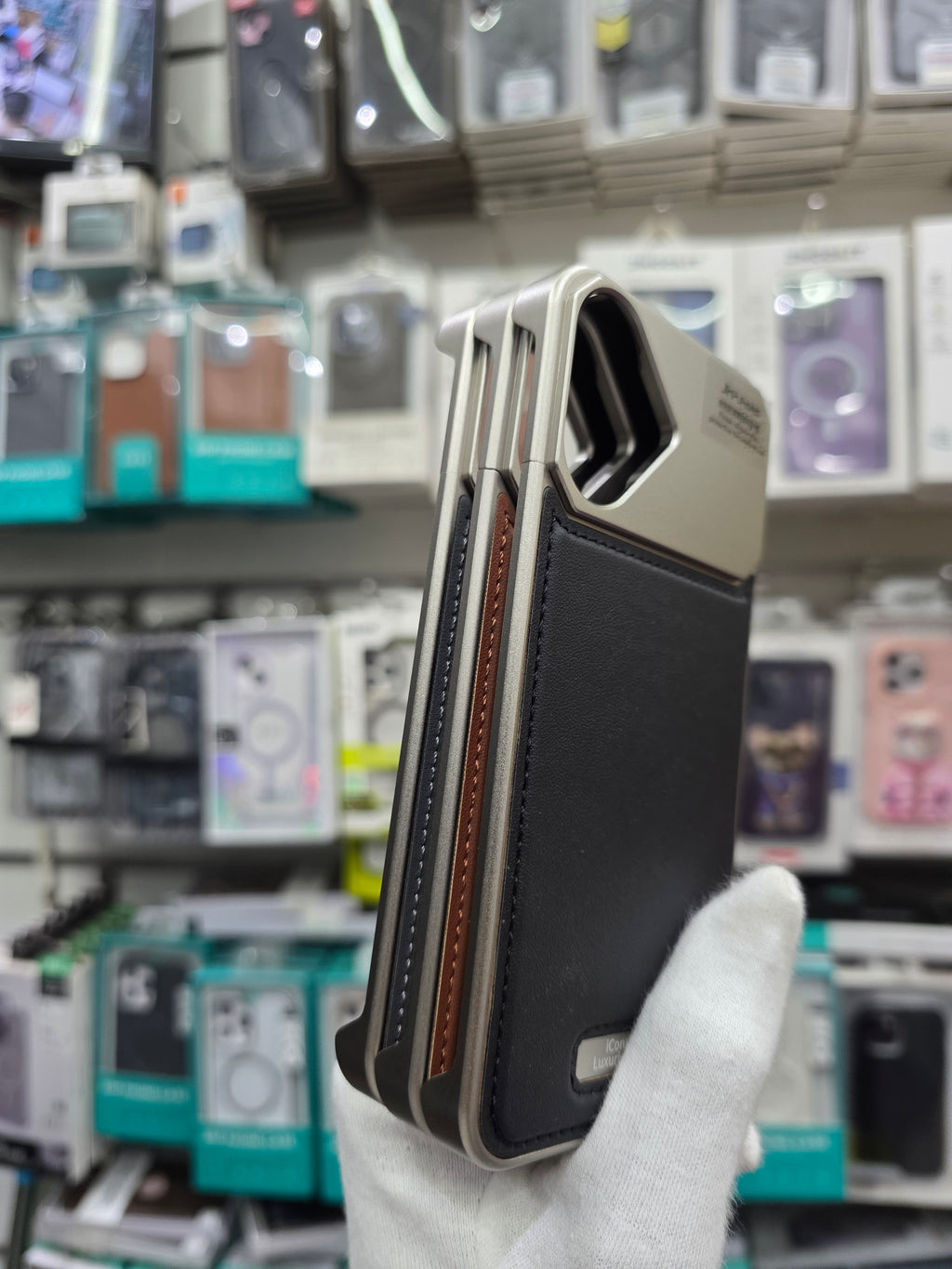 Icon Luxurious Metal Magsafe Leather Perfume Case - iPhone 17 Back Cover