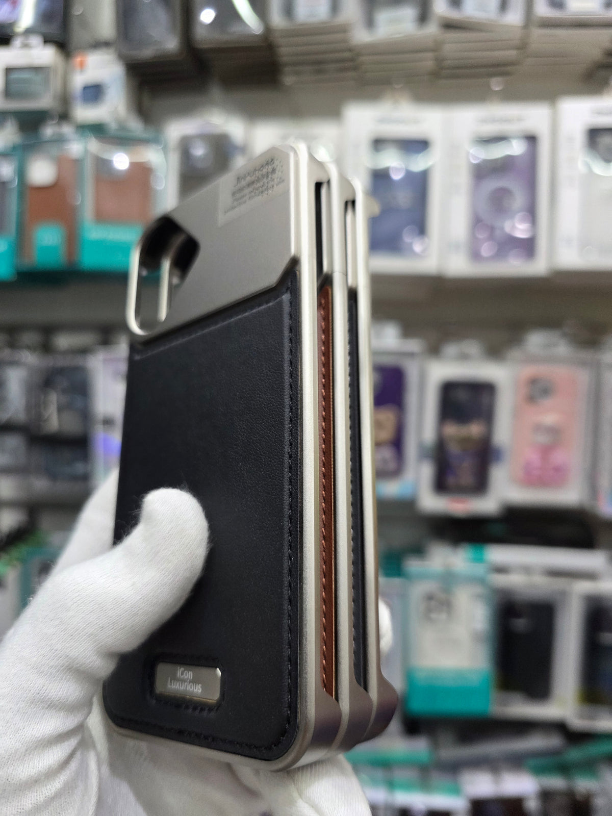 Icon Luxurious Metal Magsafe Leather Perfume Case - iPhone 17 Back Cover