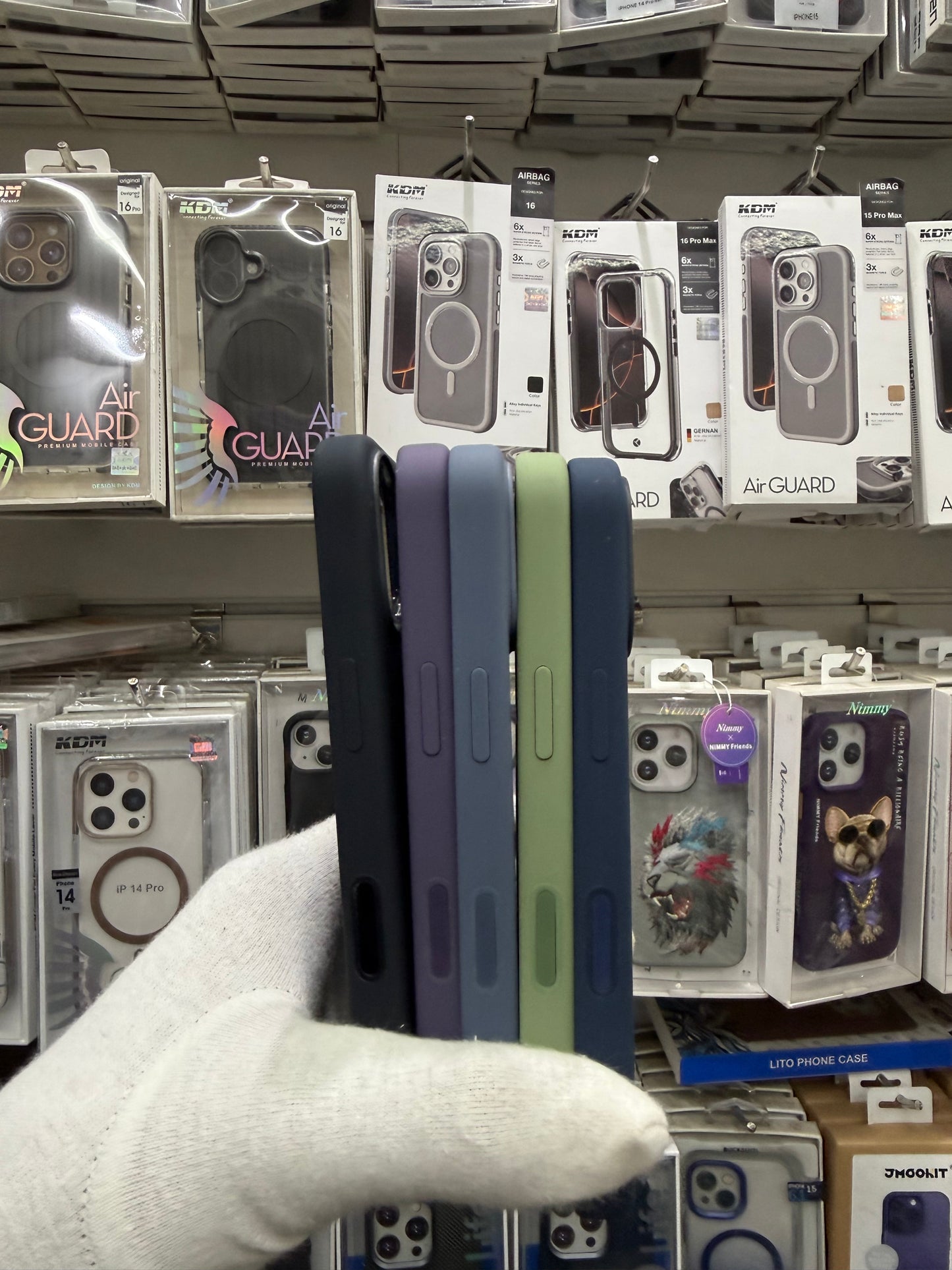 Silicone Case With Magsafe - iPhone 17