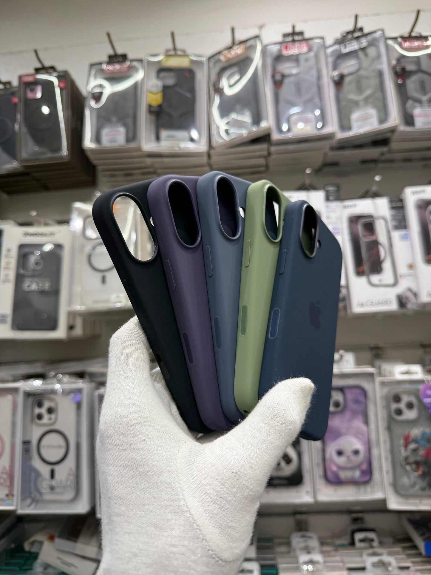 Silicone Case With Magsafe - iPhone 17