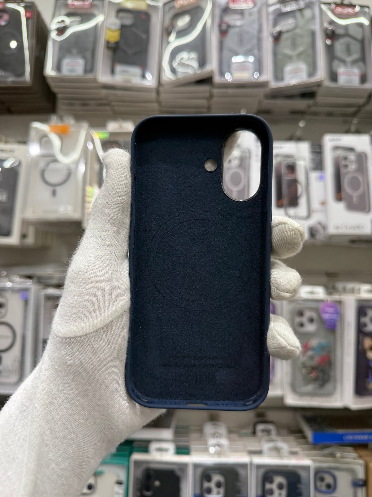 Silicone Case With Magsafe - iPhone 17