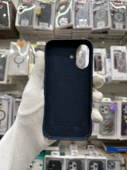 Silicone Case With Magsafe - iPhone 17