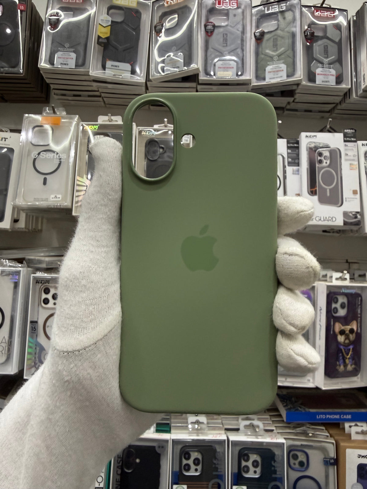 Silicone Case With Magsafe - iPhone 17 Back Cover