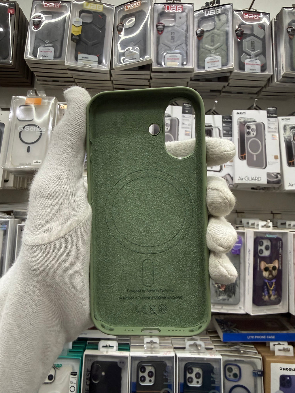 Silicone Case With Magsafe - iPhone 17 Back Cover