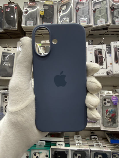 Silicone Case With Magsafe - iPhone 17