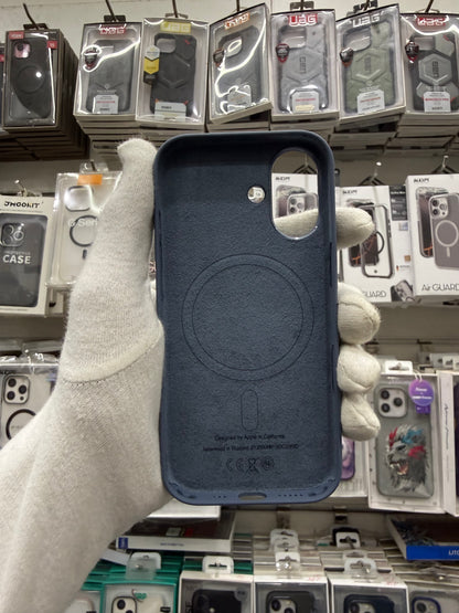 Silicone Case With Magsafe - iPhone 17