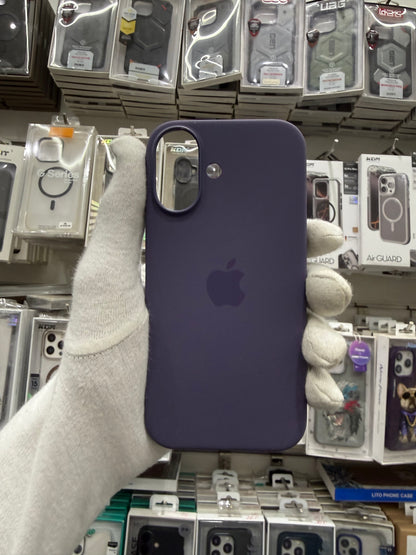 Silicone Case With Magsafe - iPhone 17