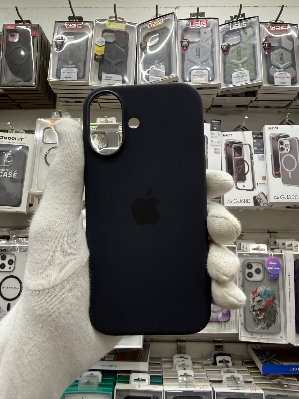 Silicone Case With Magsafe - iPhone 17 Back Cover