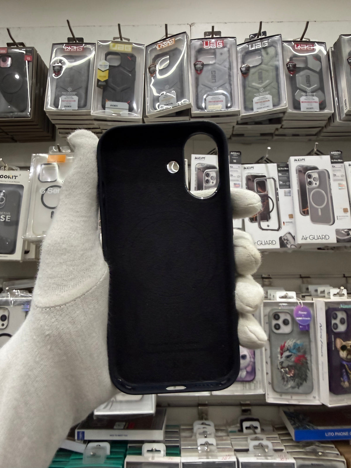 Silicone Case With Magsafe - iPhone 17 Back Cover