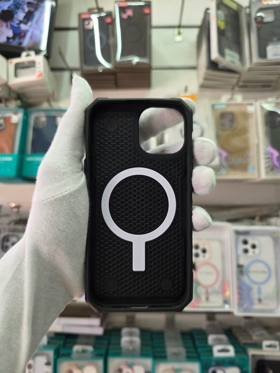 UAG Pathfinder - iPhone 15 Back Cover