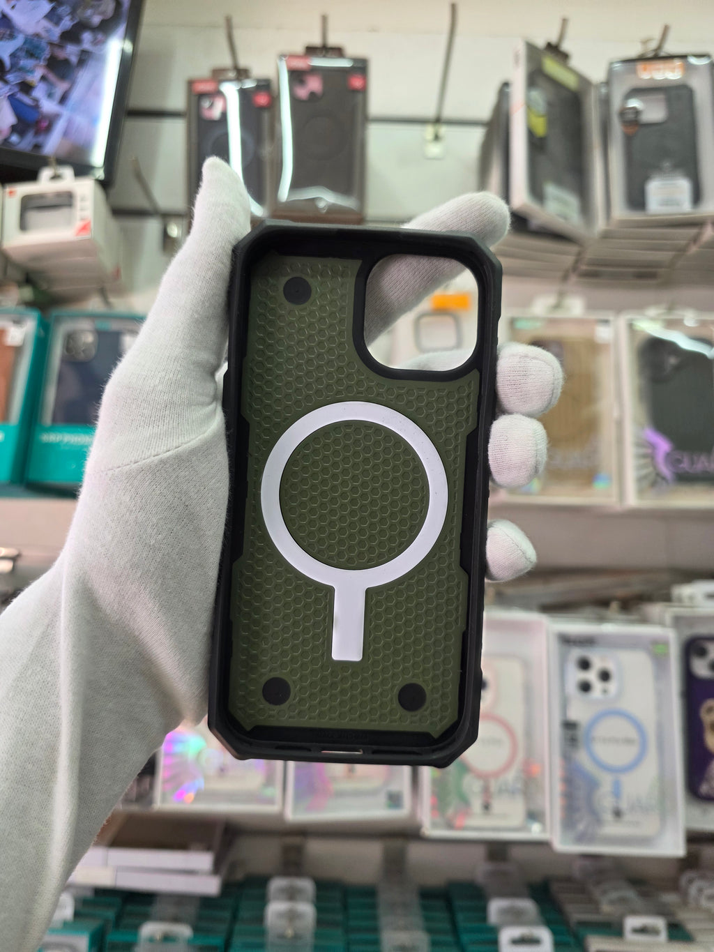 UAG Pathfinder - iPhone 15 Back Cover