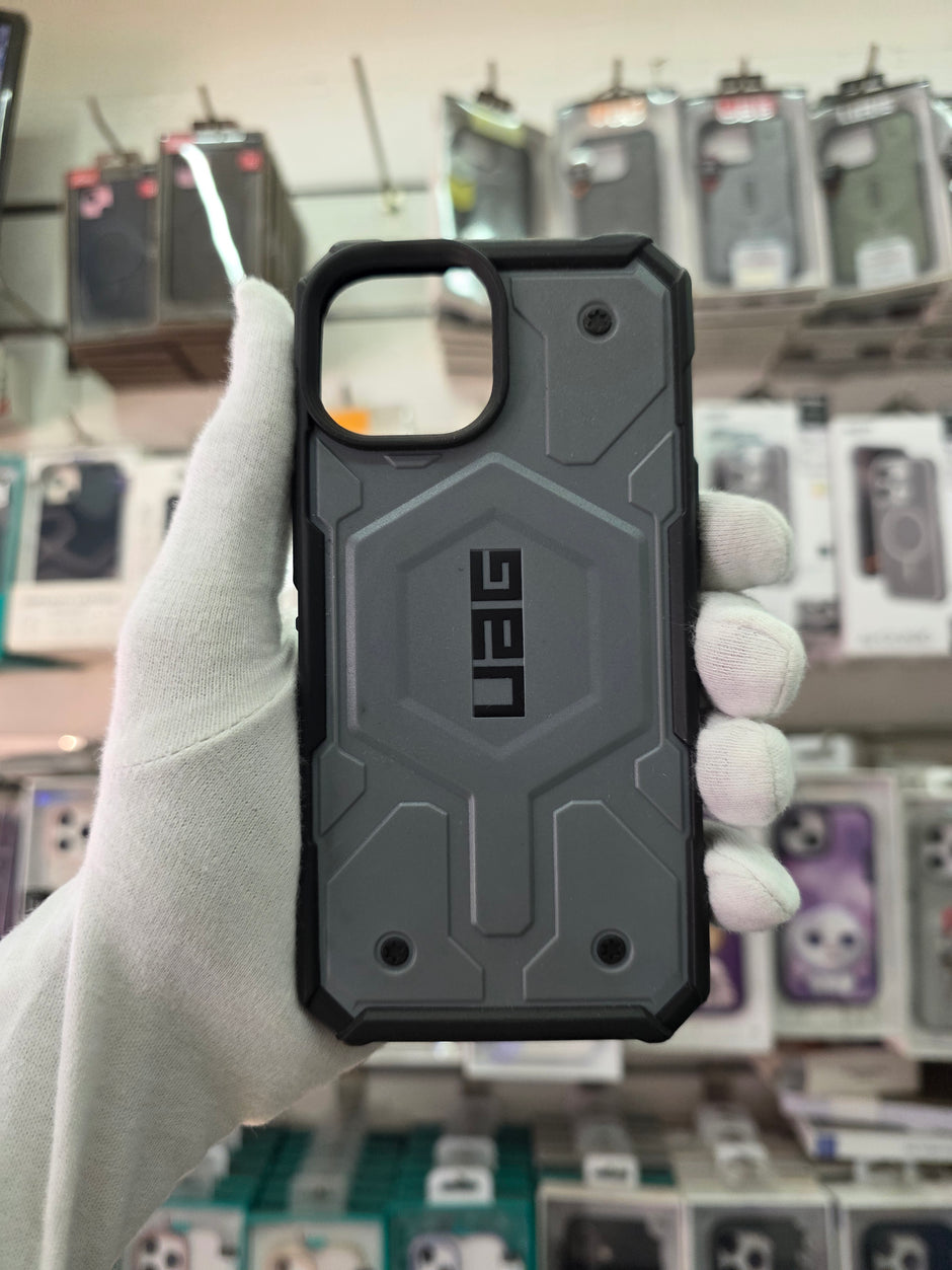 UAG Pathfinder - iPhone 15 Back Cover